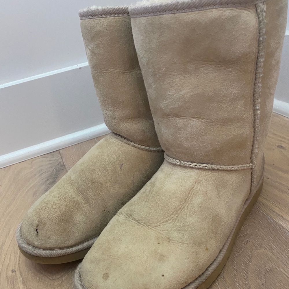 UGG Short Boot - Picture 6 of 7